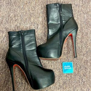 DIJI GIRLS  Black BOOTS with heels - Size 8